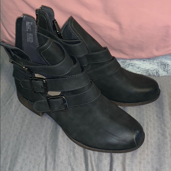 Justfab ‘Kaia’ booties - Picture 2 of 4